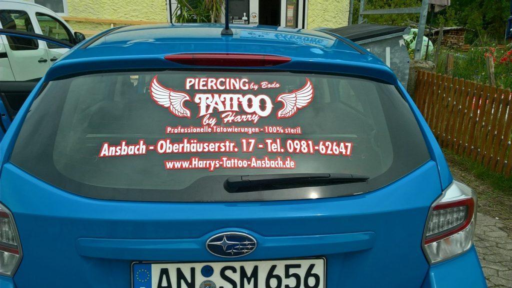 Werbung auf Heckscheibe