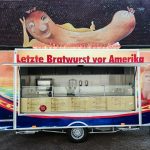 Imbisswagen für Portugal mit Großer Bratwurst auf dem Dach